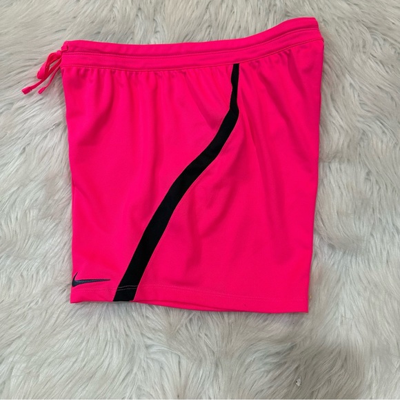 Girl’s Nike Shorts - Picture 2 of 8
